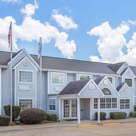 Microtel Inn & Suites By Wyndham Broken Bow Exterior photo